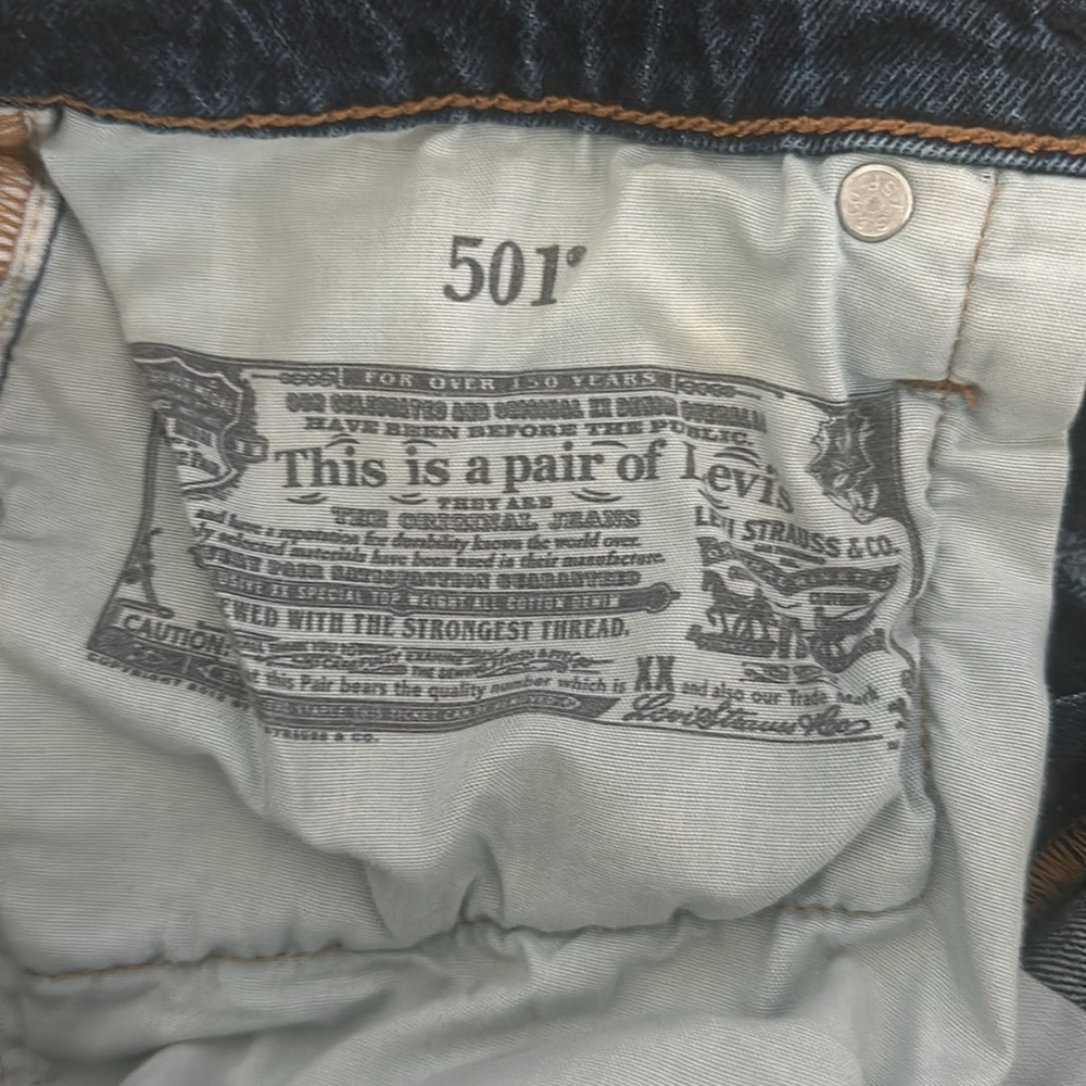 Levi's Women's 501 Original Shorts - Picture 2 of 6